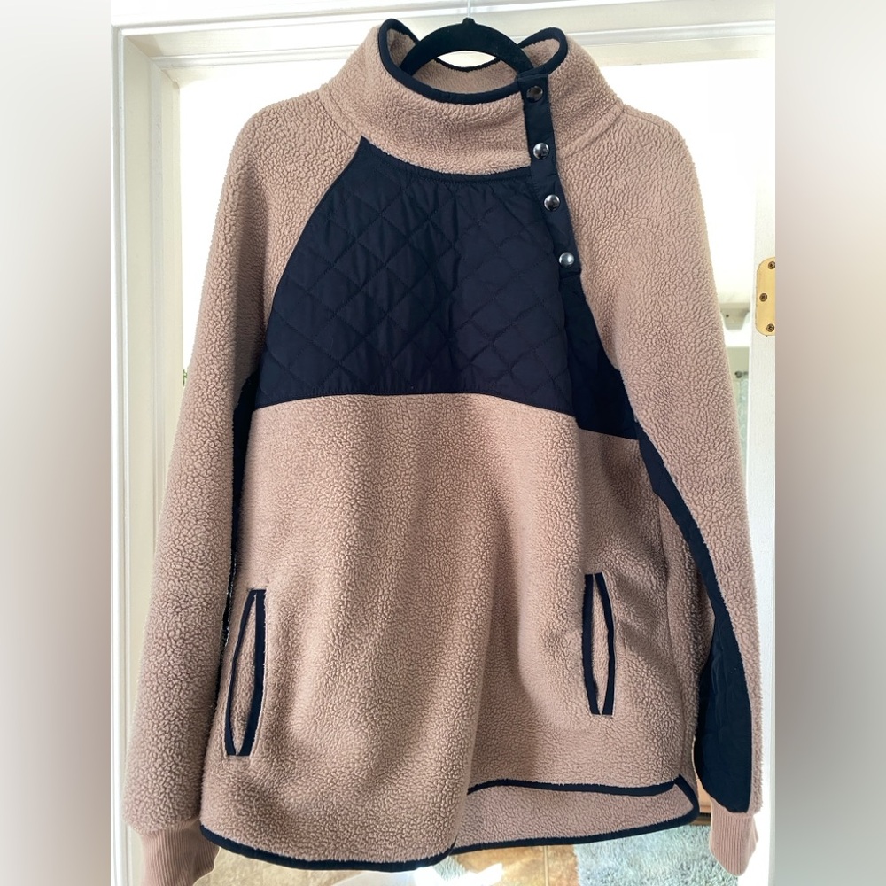 Abercrombie & Fitch pullover brown and black, size large